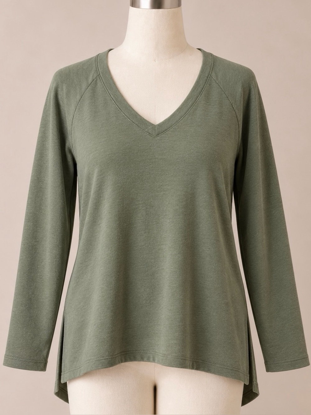 Banana Republic V Neck Tunic Top Sage Green Long Sleeve Hi Low Hem Large L